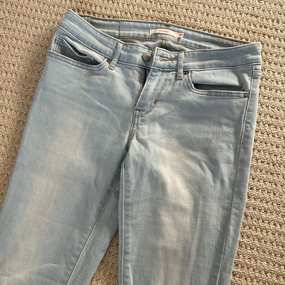 Levi light washed denim jeans US Size 27 - Picture 3 of 6